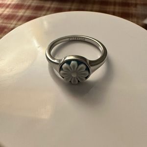 New-Pura Vida Flower Ring Size 6